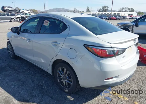 2019 Toyota Yaris Le из США, поврежденный, VIN 3MYDLBYVXKY515604